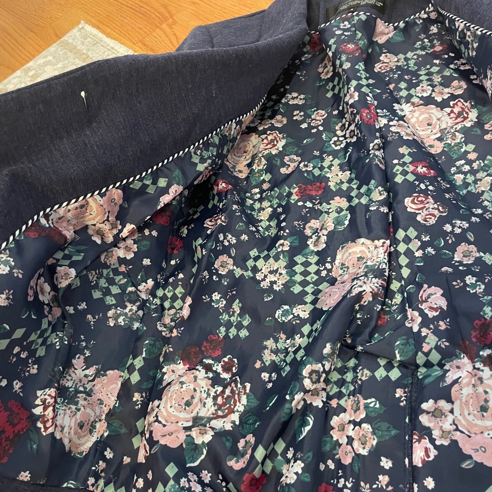 Blazer - Picture 3 of 4